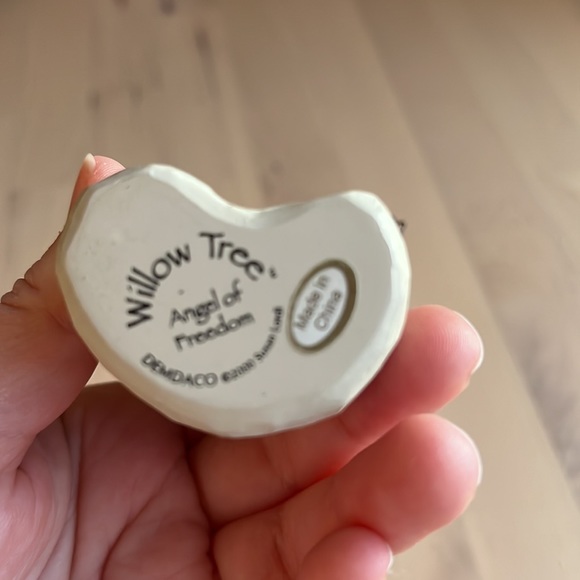 Angel Of Freedom Willow Tree Figurine 2001 - Picture 3 of 4